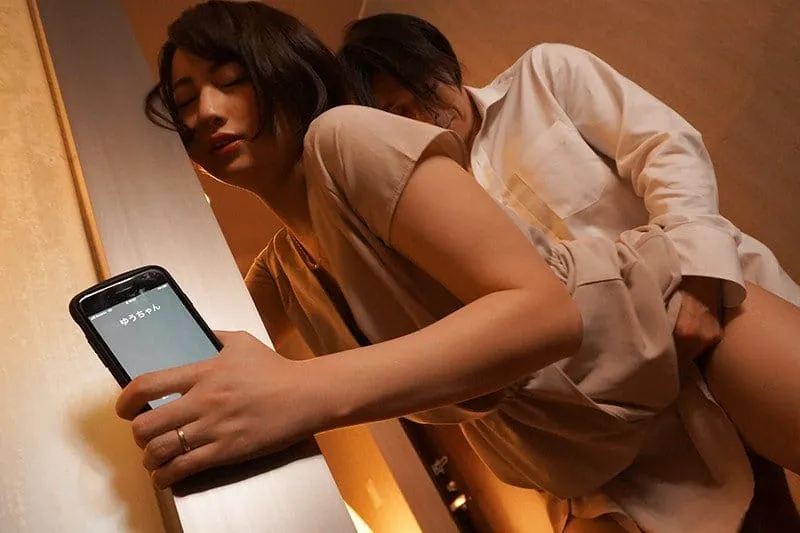 Người vợ đi họp lớp rồi đụ với nyc mặc cho chồng yêu ở nhà chờ